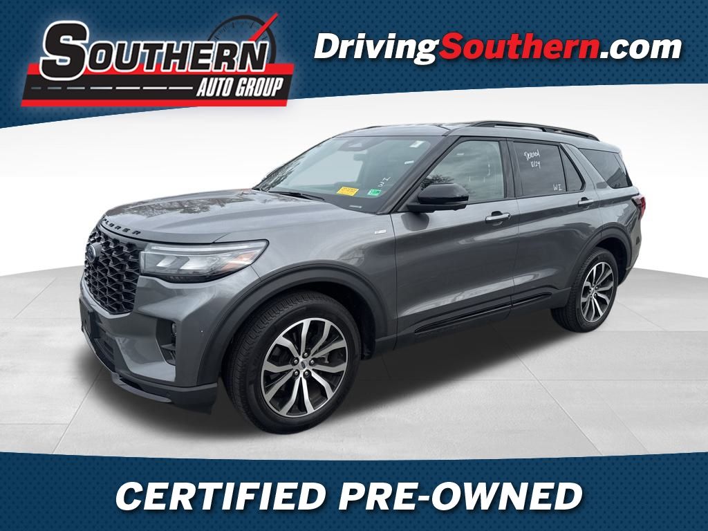2025 Ford Explorer ST-LINE's photo