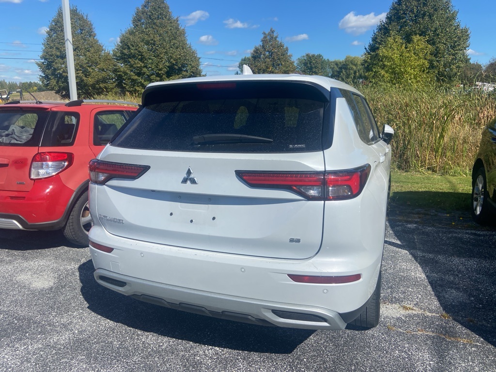 2024 Mitsubishi Outlander SE Ralliart photo 3