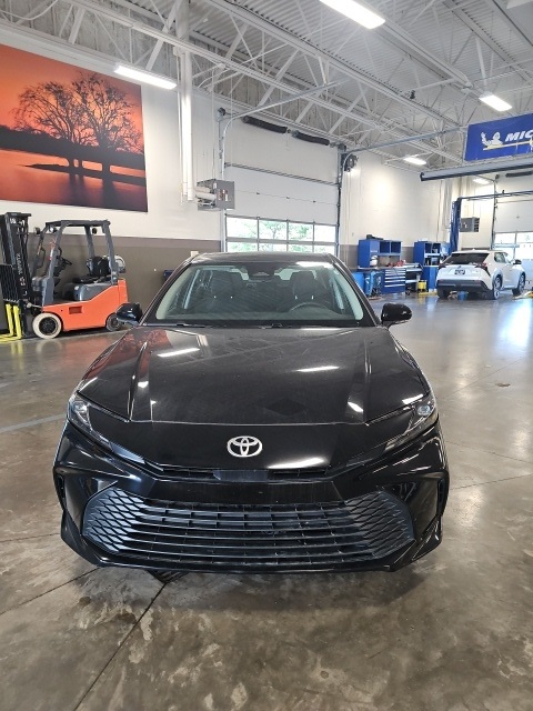2025 Toyota Camry LE photo 3