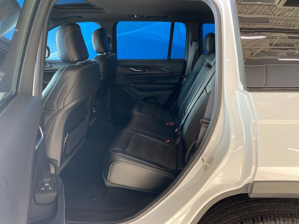 2024 Jeep Grand Cherokee Altitude X photo 2