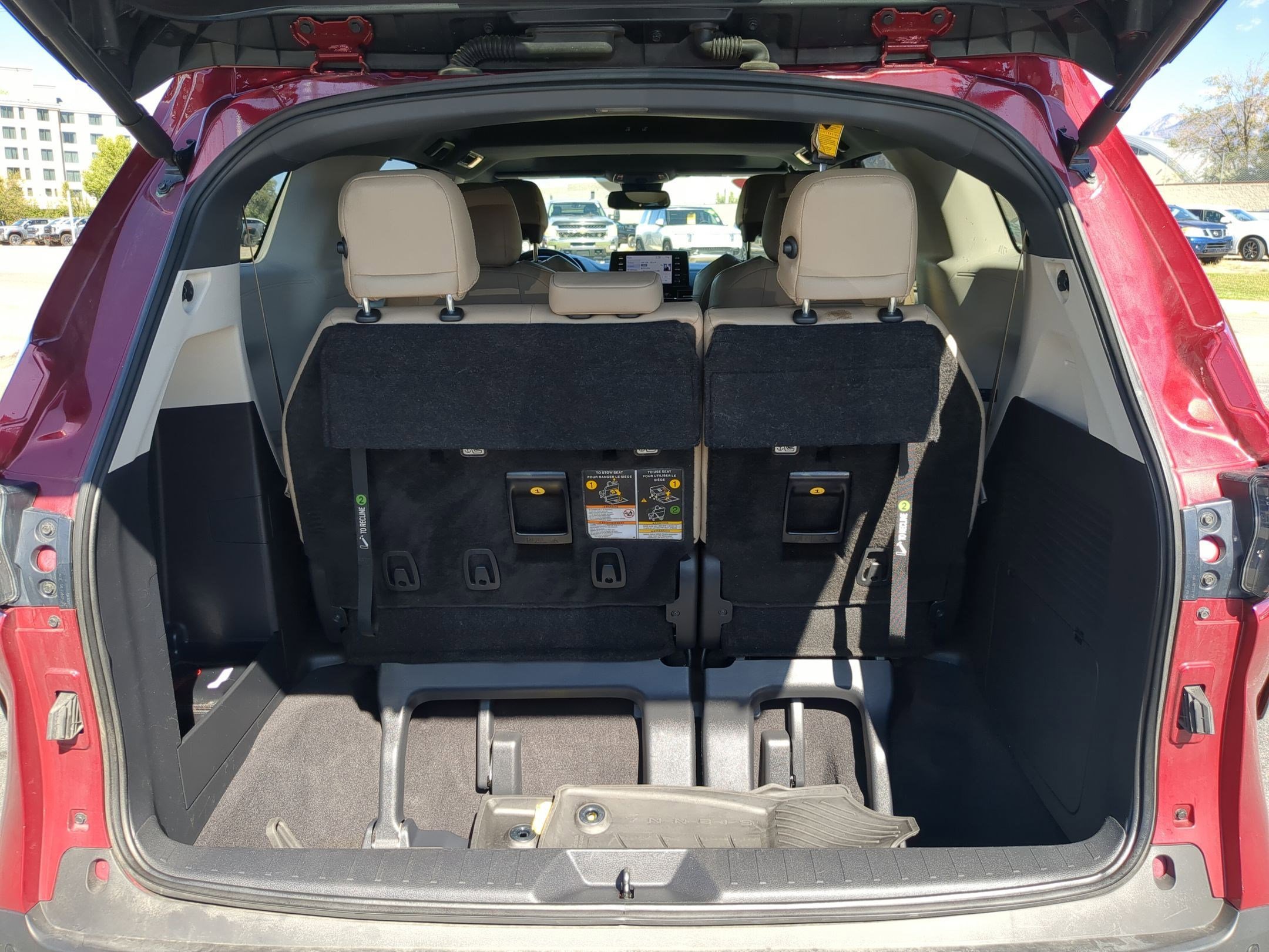2023 Toyota Sienna XLE photo 21