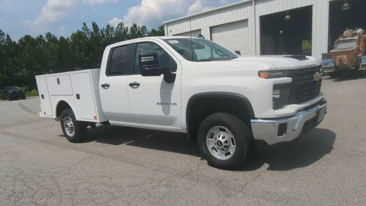 2025 Chevrolet Silverado 2500HD photo 2