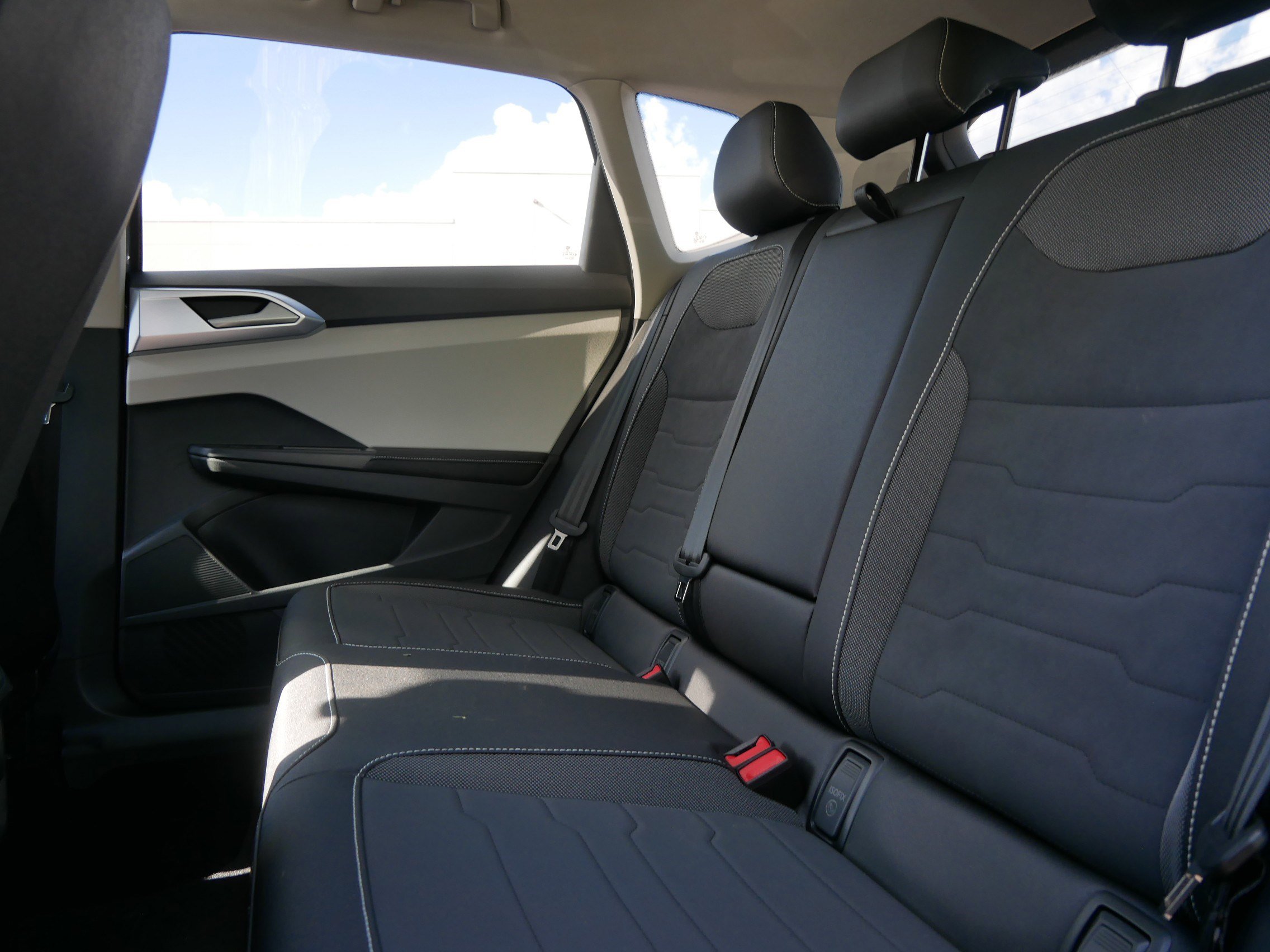 2025 Volkswagen Taos SE photo 5