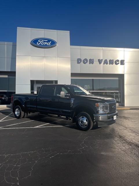 2022 Ford F-350 Super Duty XLT's photo