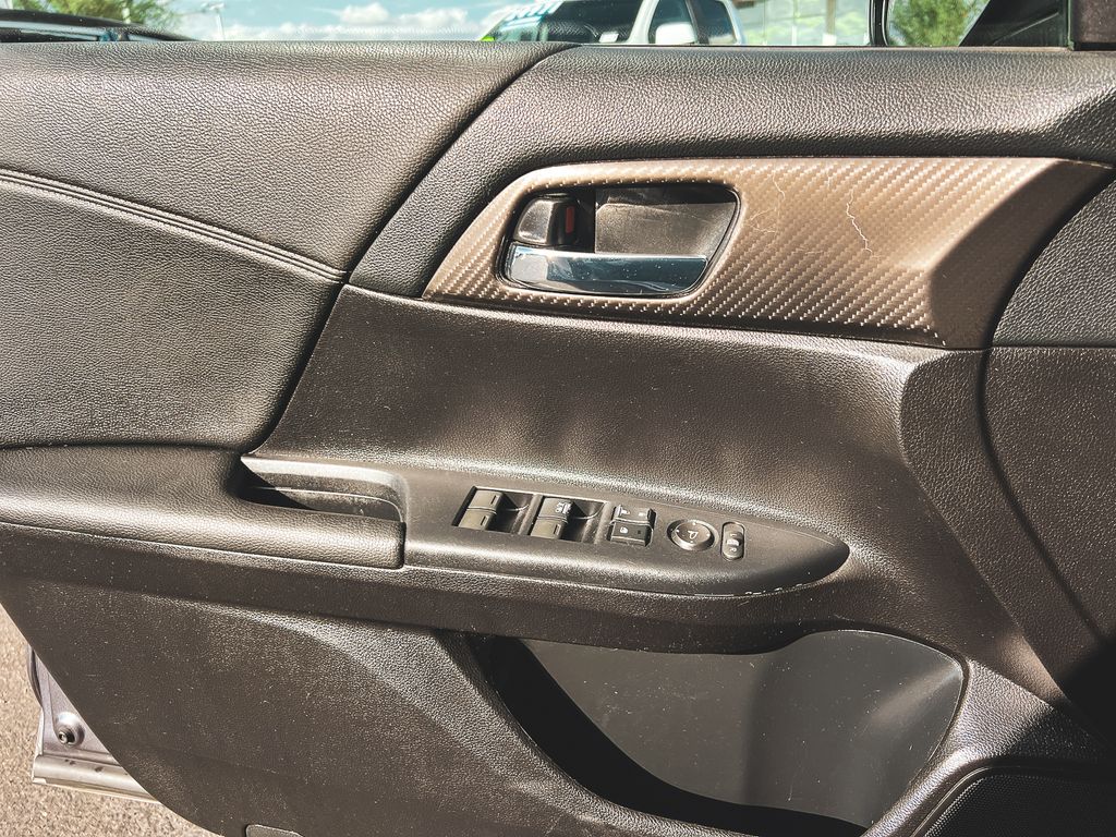 2017 Honda Accord Sport photo 14