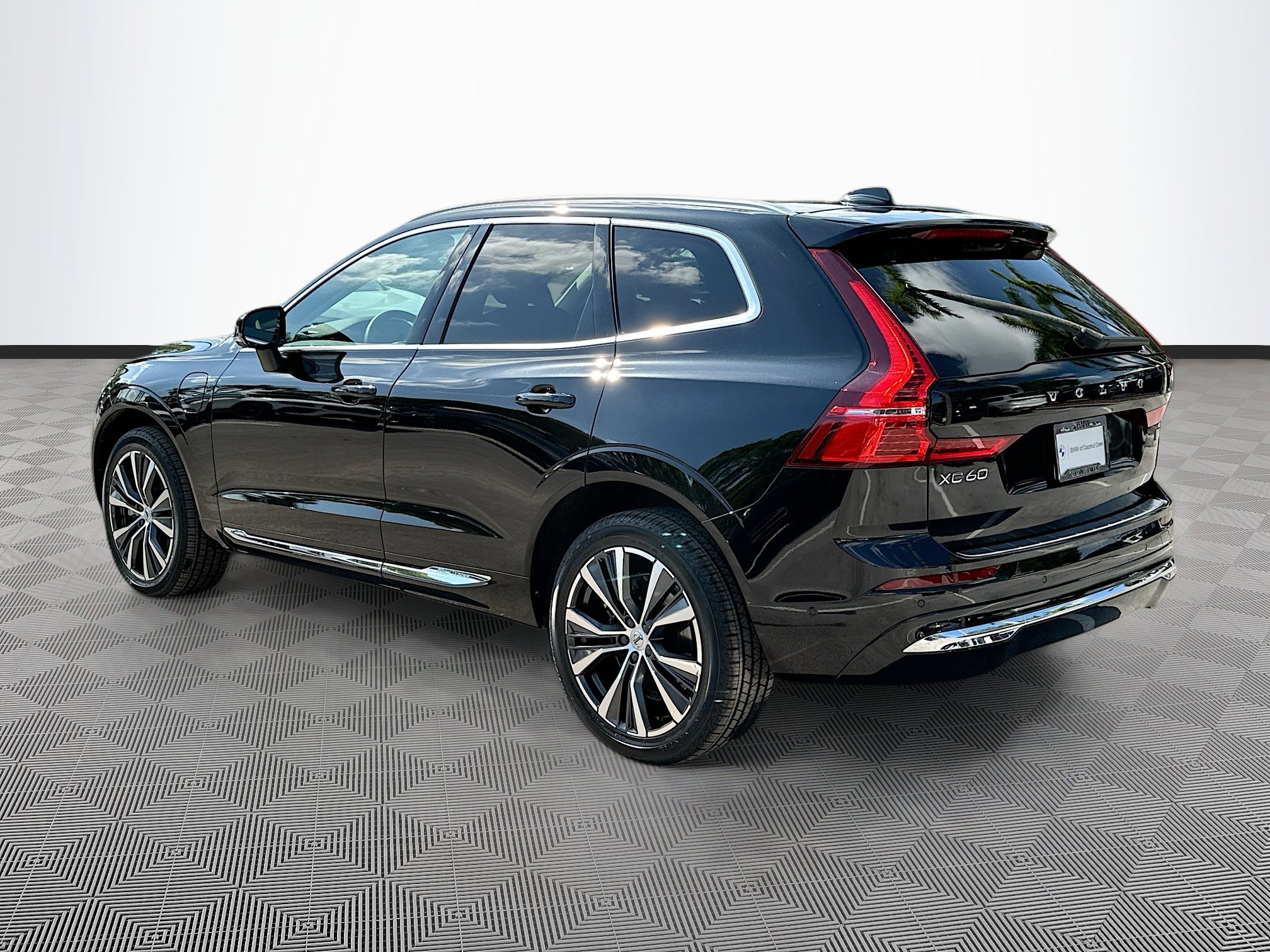 2022 Volvo XC60 Recharge Hybrid Inscription Expression photo 3