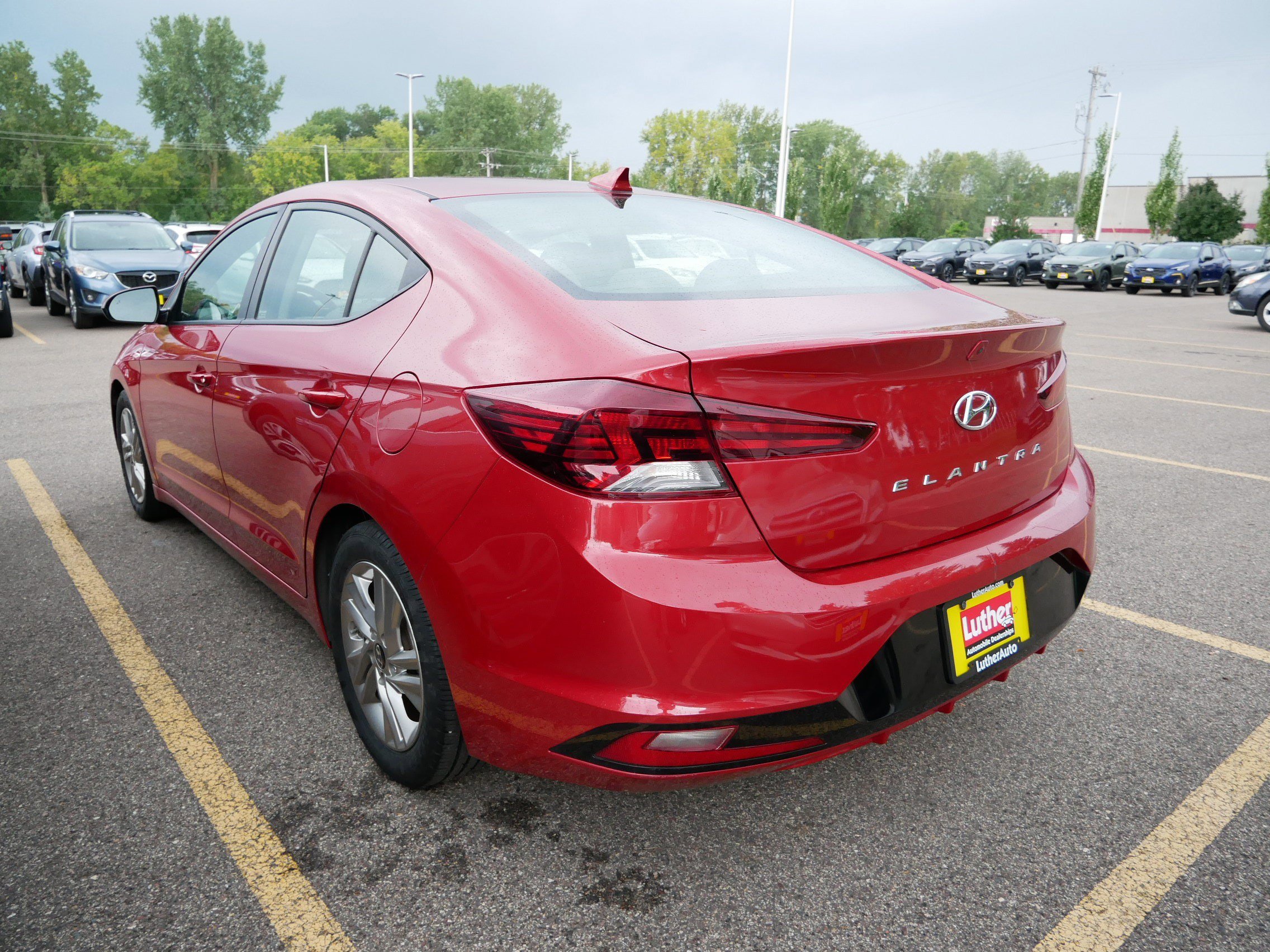 2019 Hyundai Elantra SEL photo 3