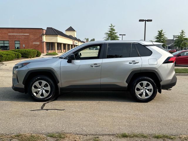 2022 Toyota RAV4 LE photo 6