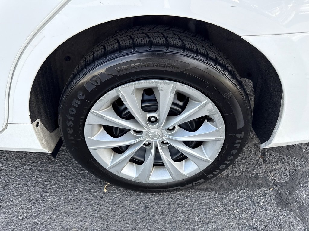 2017 Toyota Camry LE photo 17