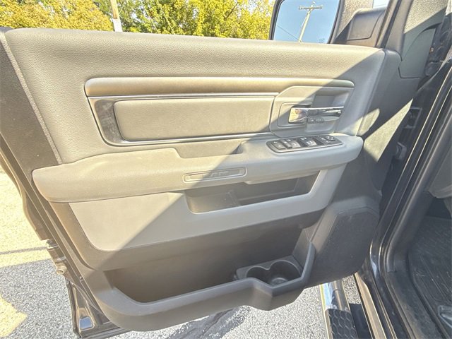 2018 Ram 1500 SLT photo 11
