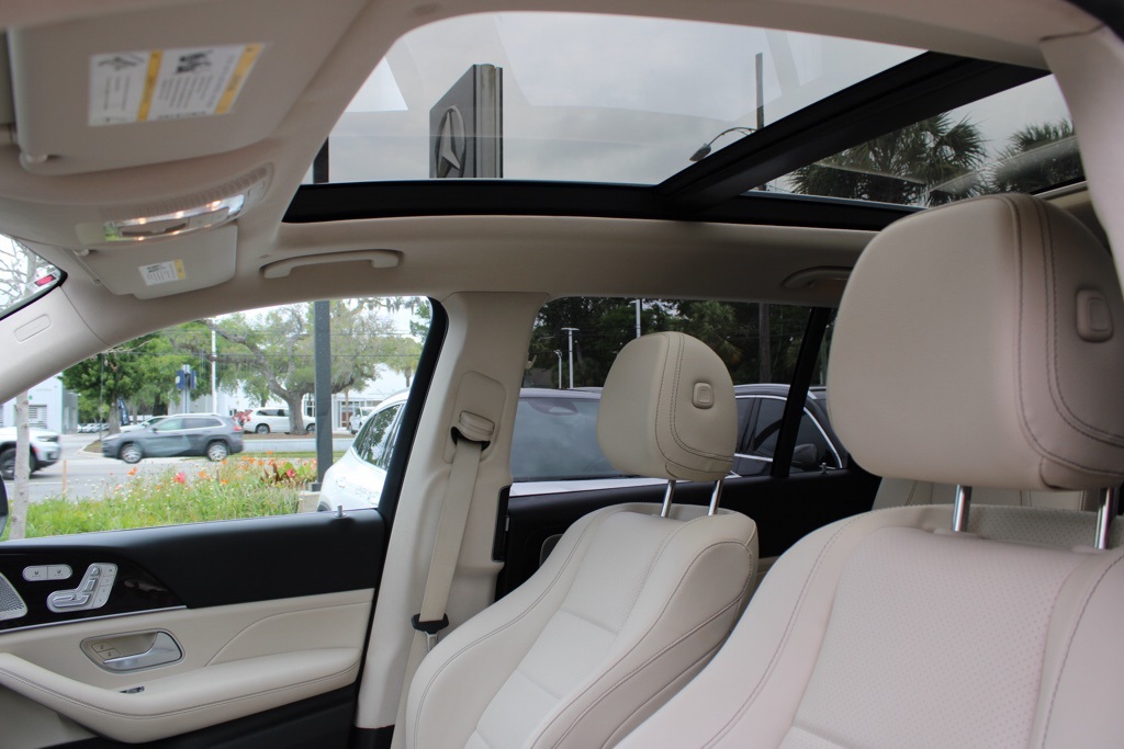 2022 Mercedes Benz GLS 450 4MATIC photo 4