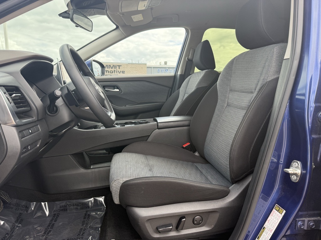 2023 Nissan Rogue SV photo 7