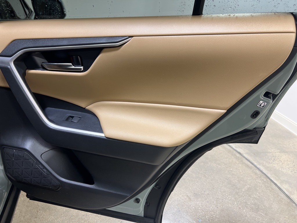 2020 Toyota RAV4 XLE photo 25