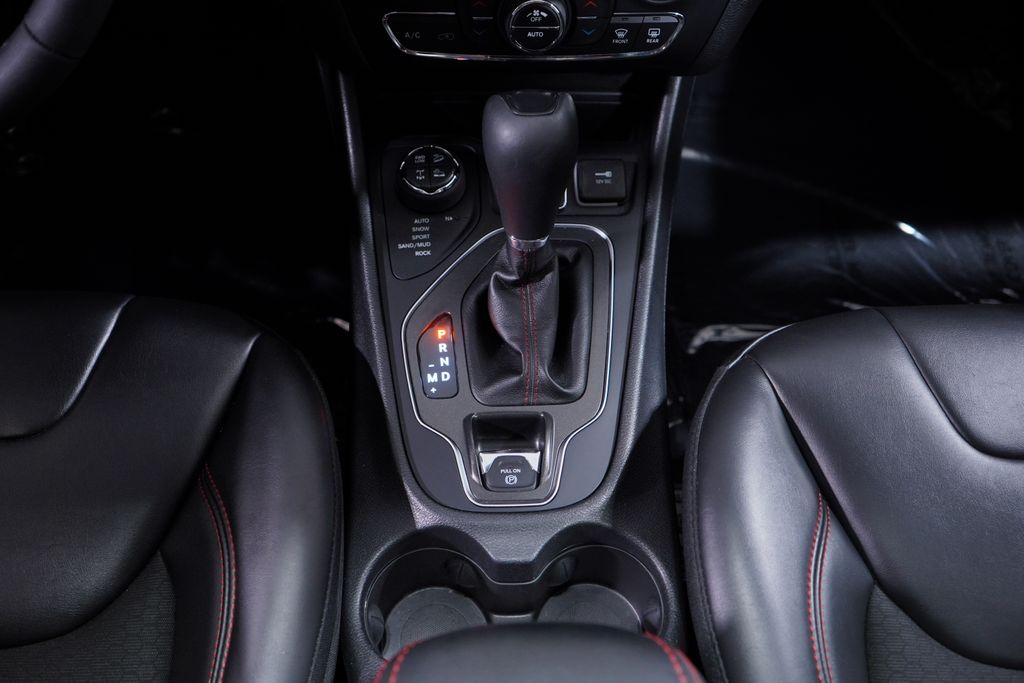 2020 Jeep Cherokee Trailhawk photo 12