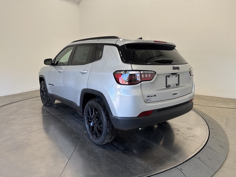 2026 Jeep Compass Latitude Altitude photo 3