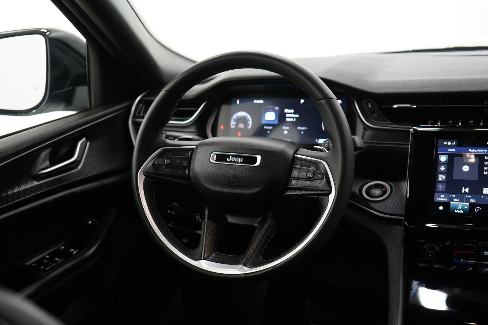 2023 Jeep Grand Cherokee Altitude photo 12