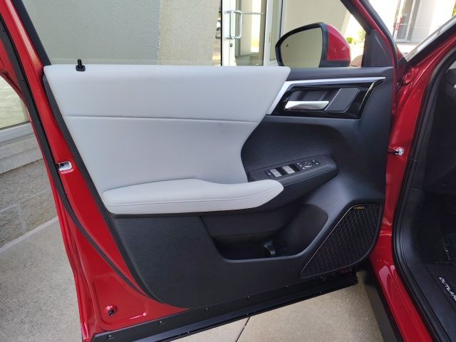 2025 Mitsubishi Outlander SE photo 9