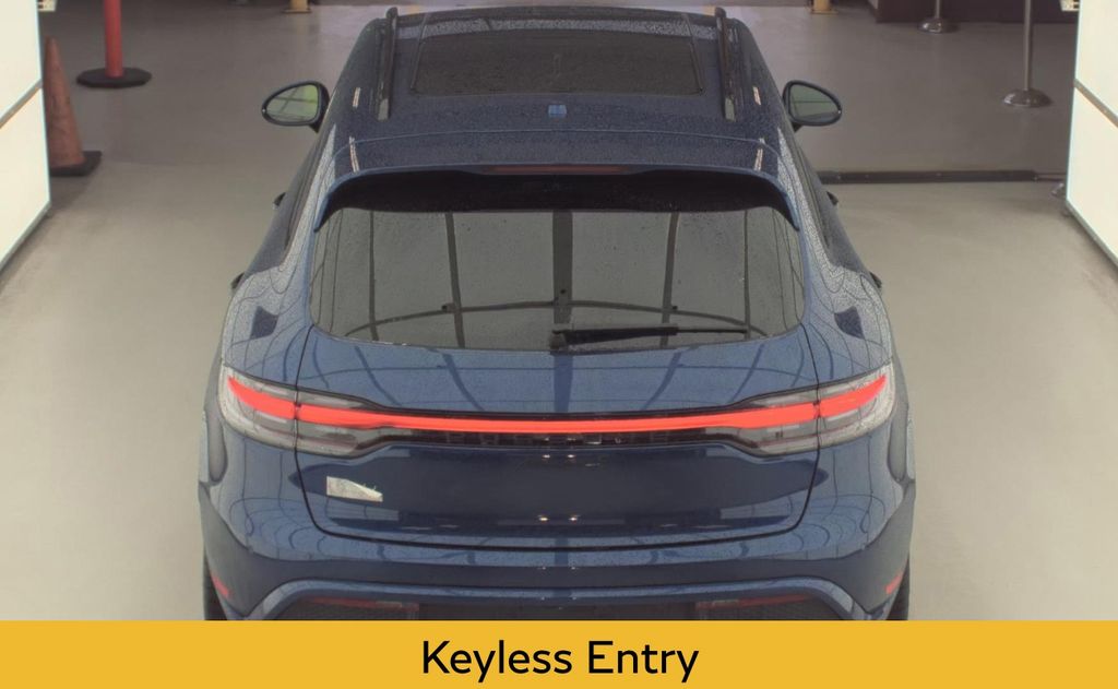 2023 Porsche Macan S photo 5