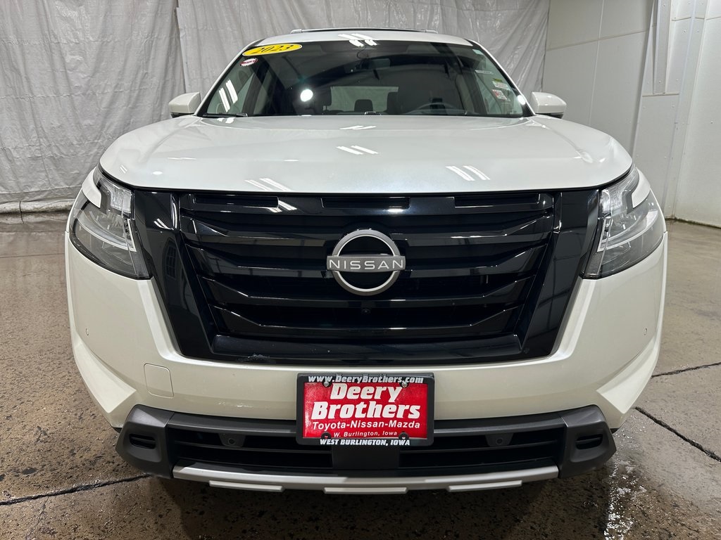 2023 Nissan Pathfinder Platinum photo 9