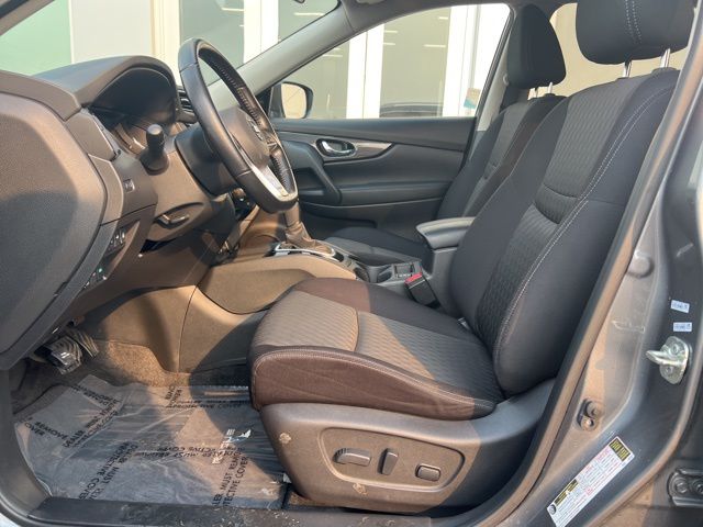 2020 Nissan Rogue SV photo 5