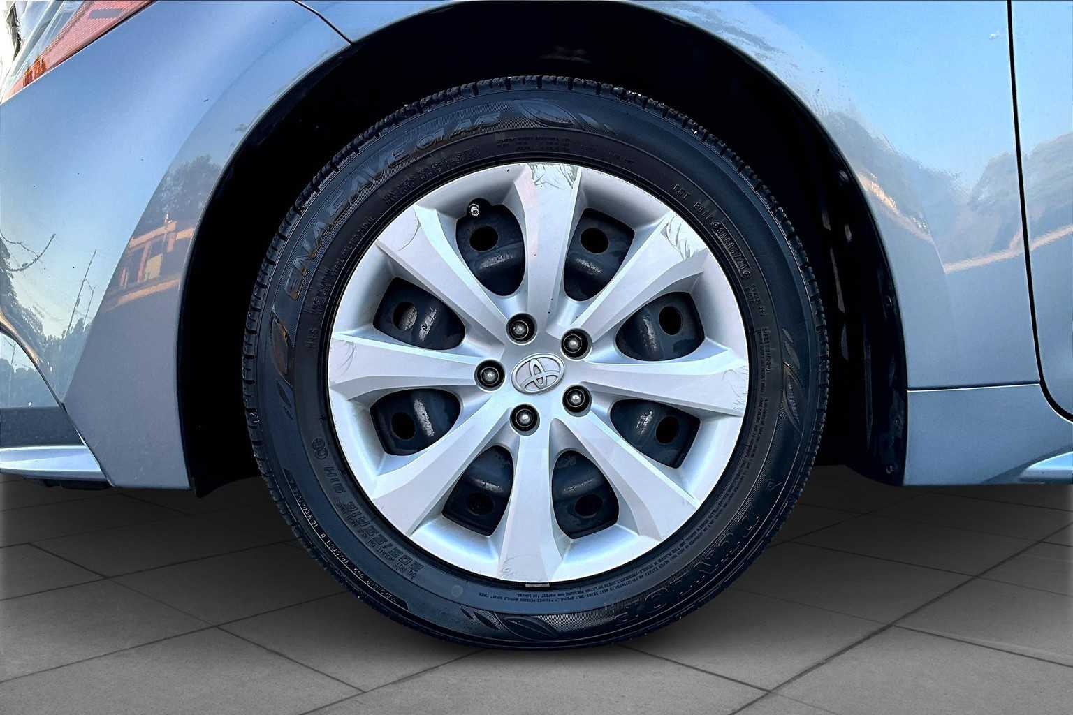 2021 Toyota Corolla LE photo 10