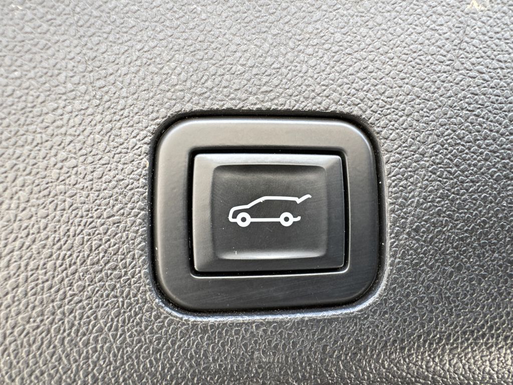 2021 Chevrolet Suburban Premier photo 19