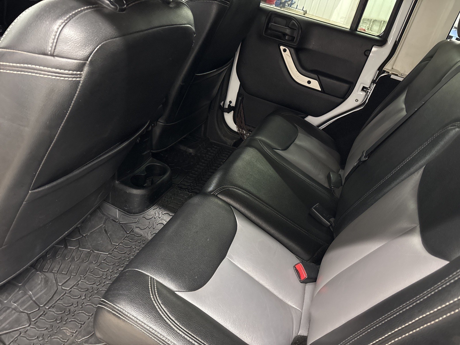 2016 Jeep Wrangler Unlimited Rubicon photo 19