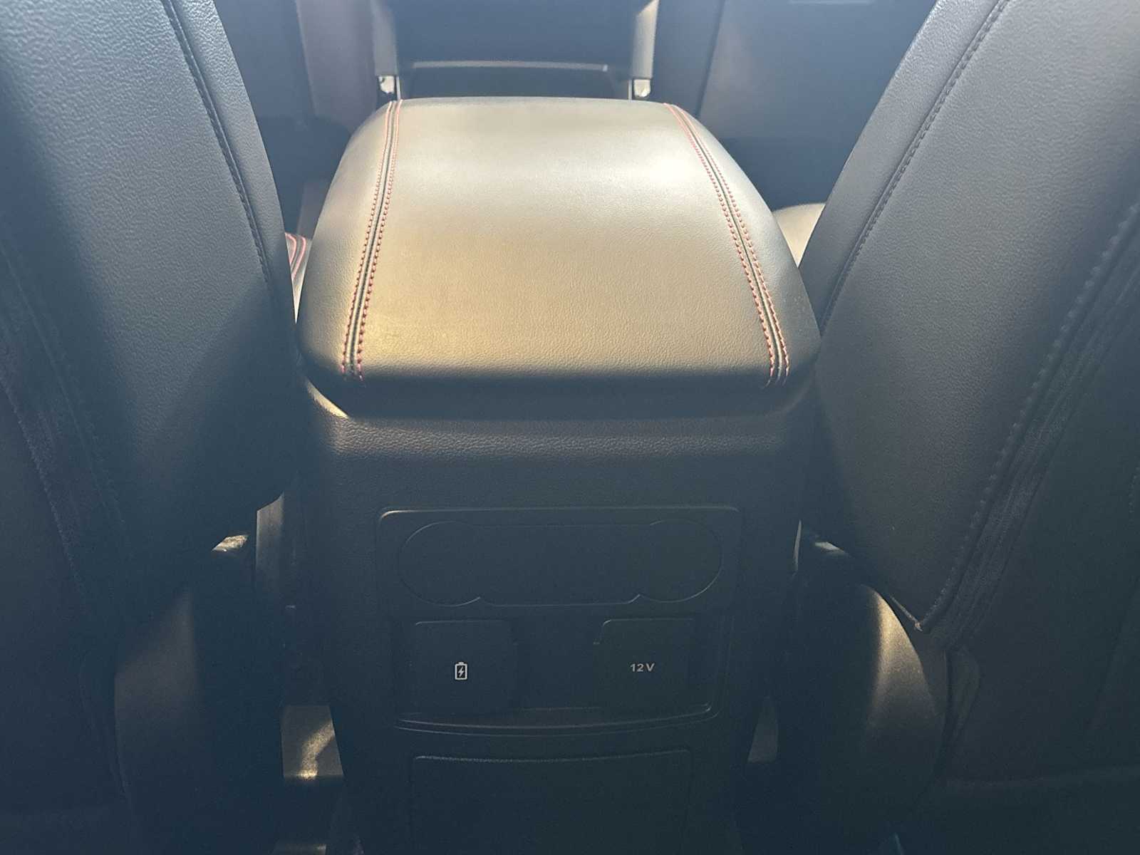 2022 Ford Explorer ST-Line photo 18