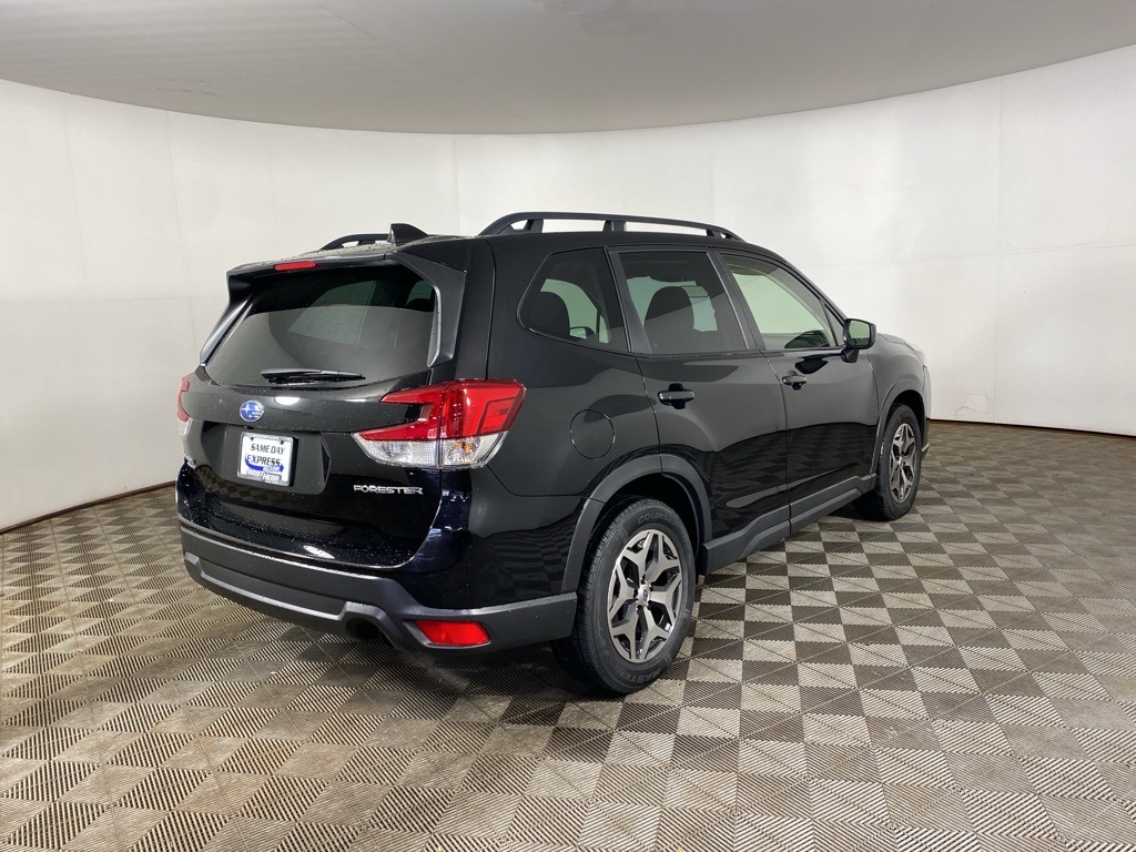 2023 Subaru Forester Premium photo 2