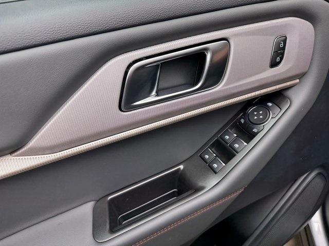2025 Ford Explorer photo 11