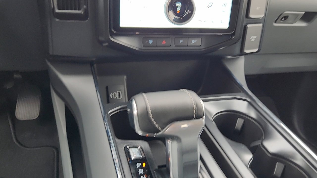 2025 Ford F-150 Lightning photo 24