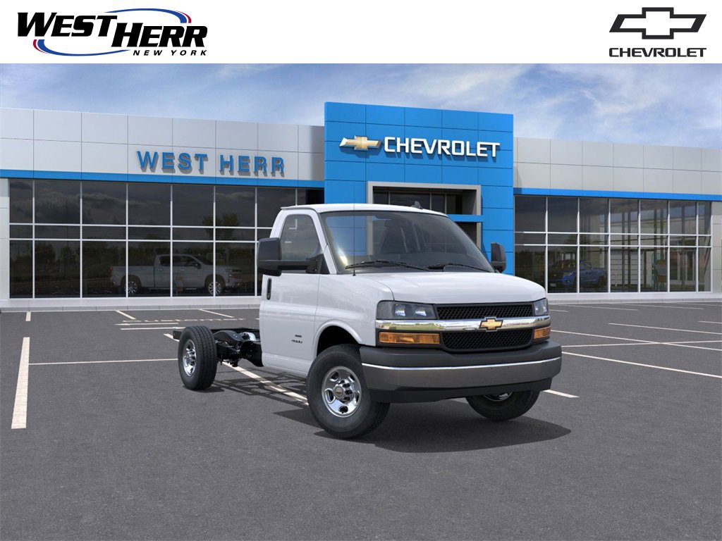 2025 Chevrolet Express Cutaway Base's photo