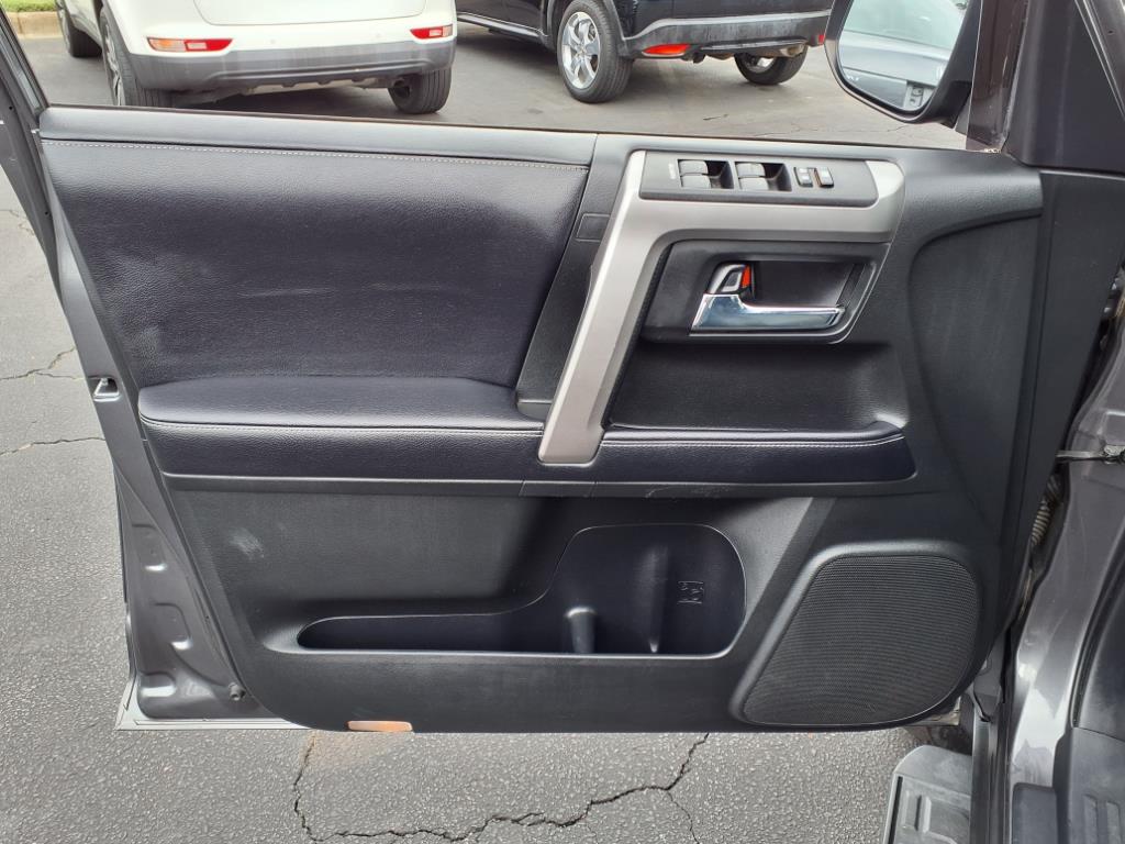 2019 Toyota 4Runner SR5 Premium photo 8