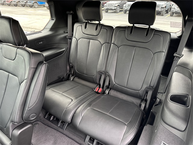 2025 Jeep Grand Cherokee Overland photo 12