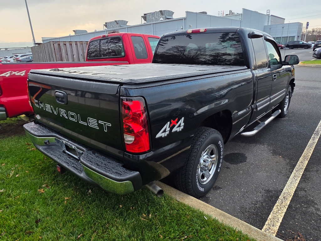 2004 Chevrolet Silverado 1500 photo 3