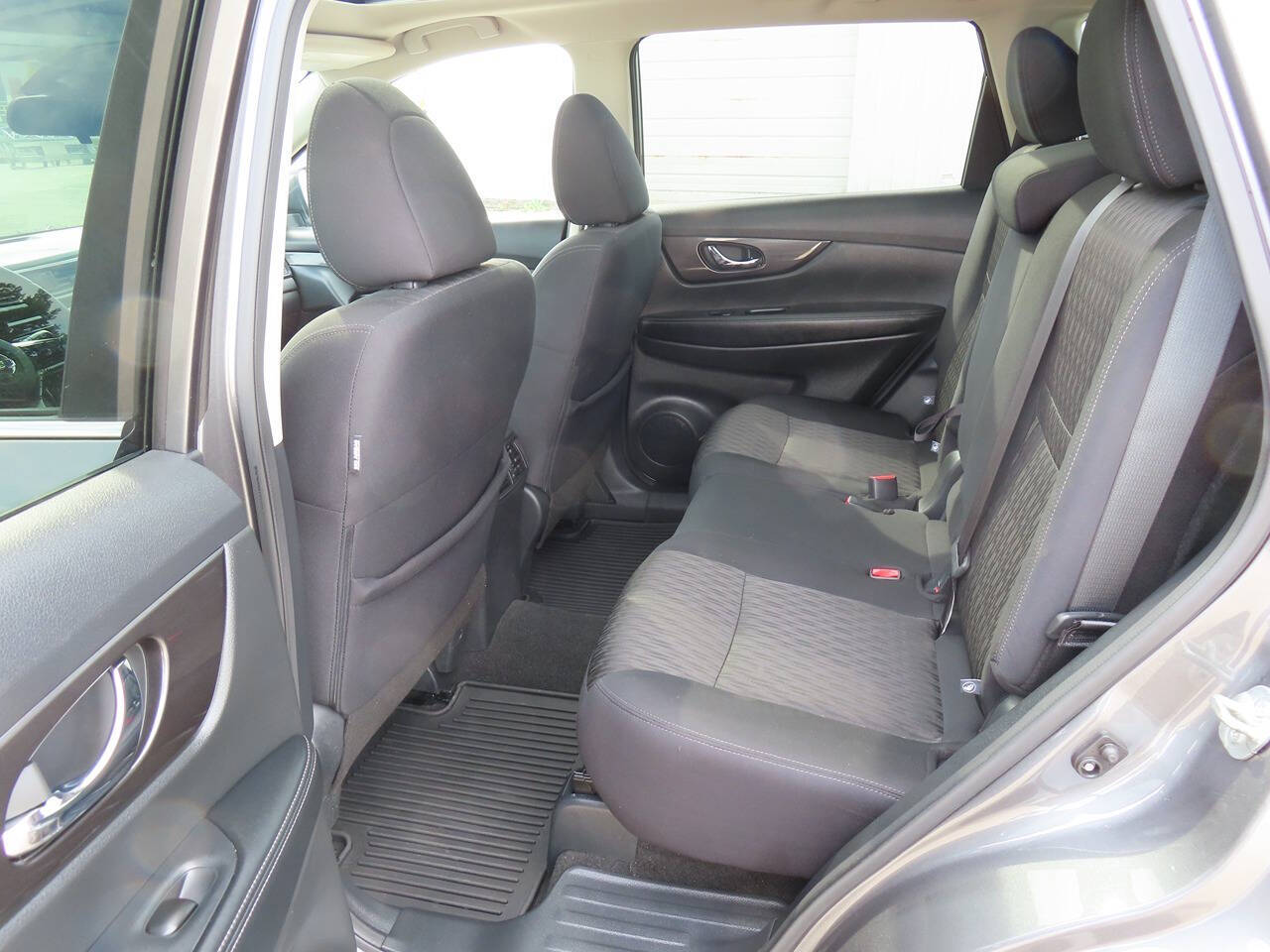 2020 Nissan Rogue SV photo 10