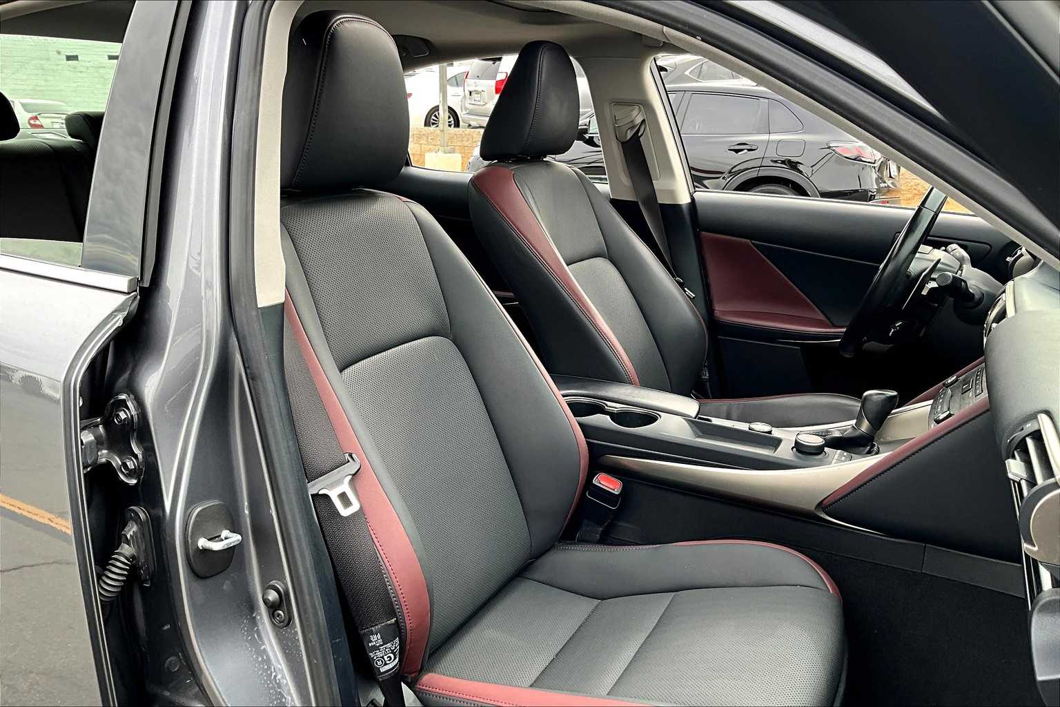 2020 Lexus IS 300 photo 8