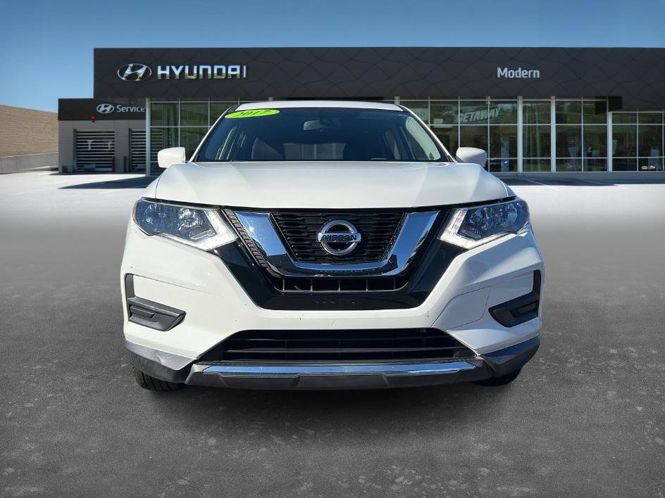 2017 Nissan Rogue S photo 2