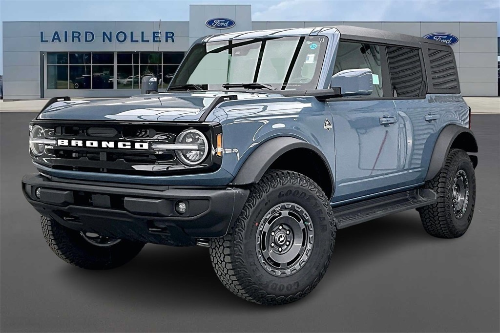 2025 Ford Bronco 4-Door Outer Banks's photo