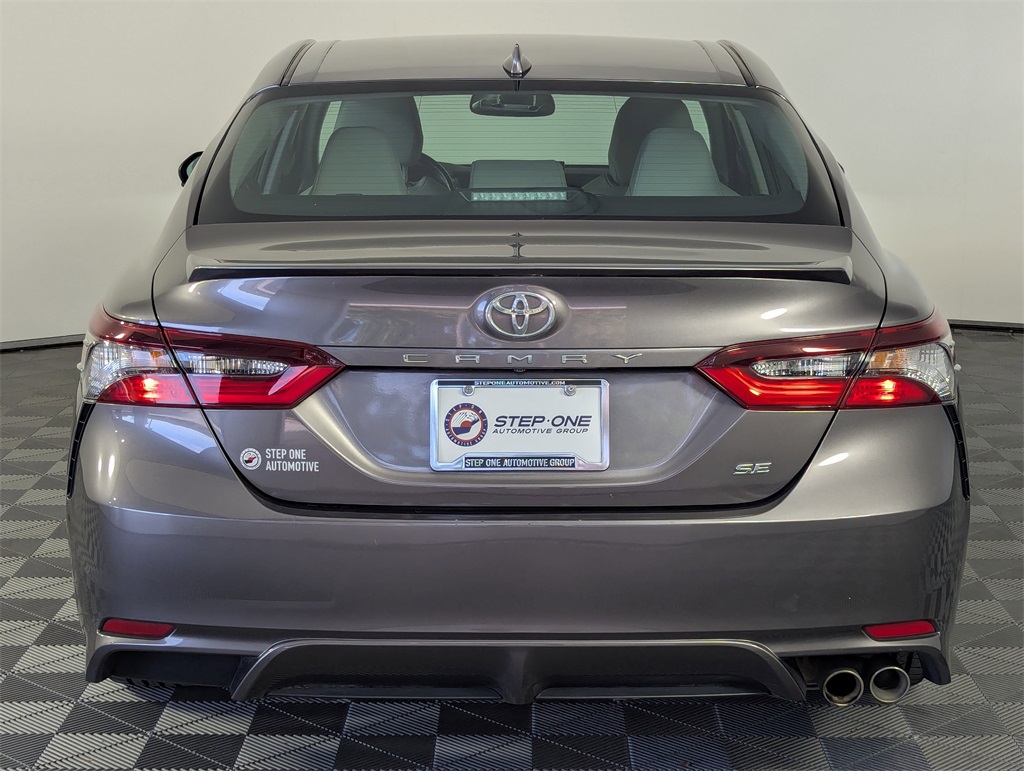 2022 Toyota Camry SE photo 5