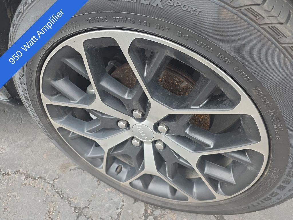 2023 Jeep Grand Cherokee Summit photo 3