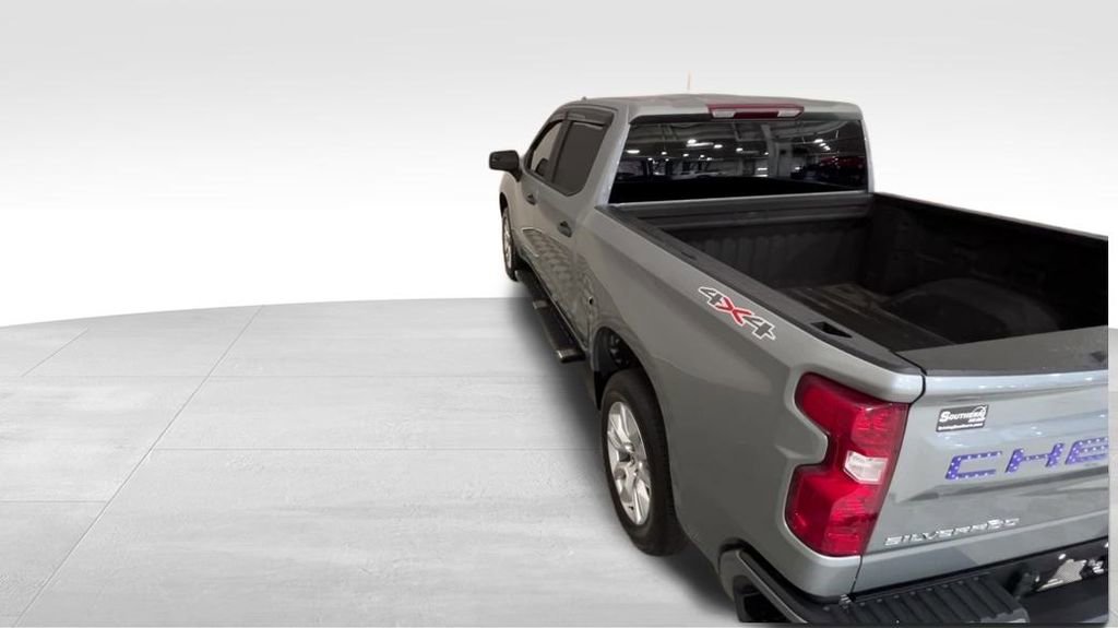 2024 Chevrolet Silverado 1500 Custom photo 4
