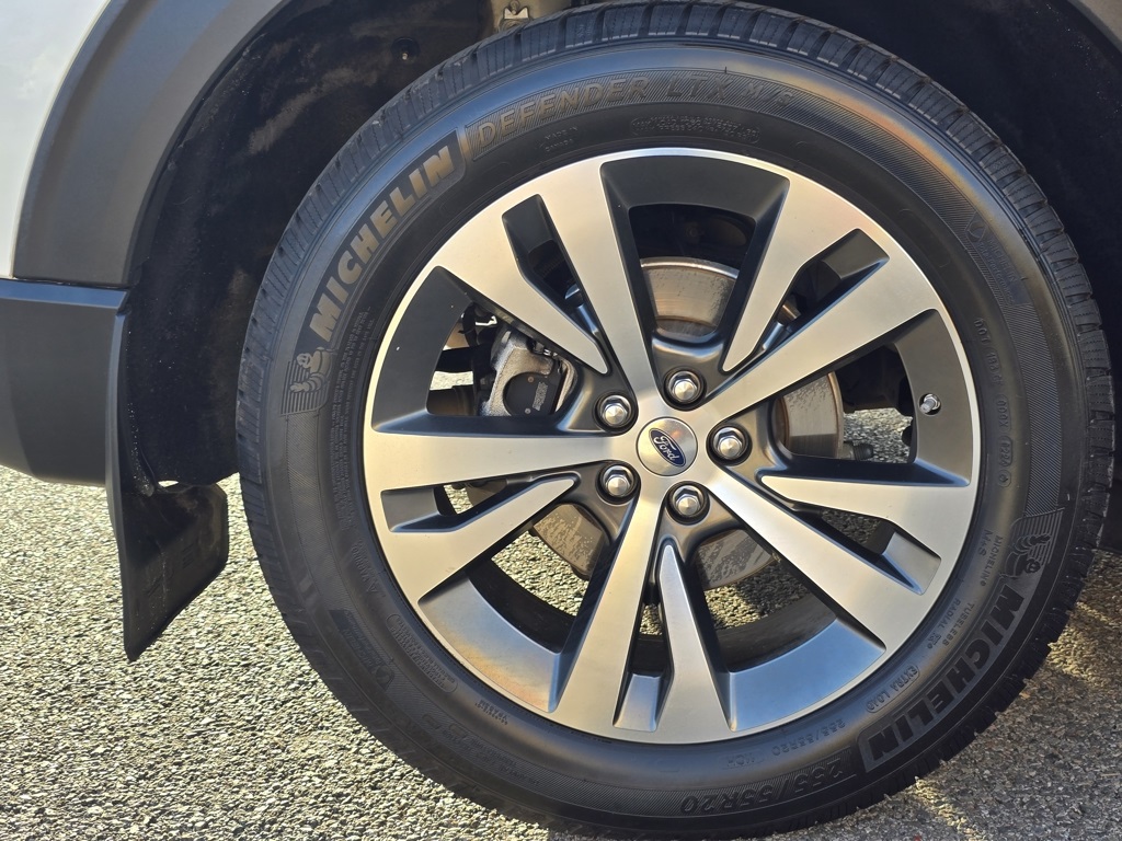 2020 Ford Explorer Platinum photo 3