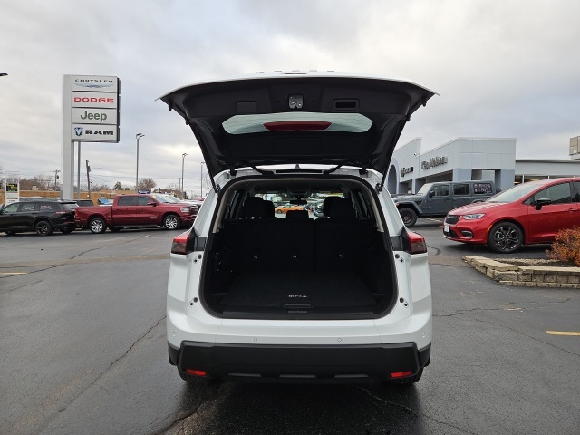 2024 Nissan Rogue S photo 3