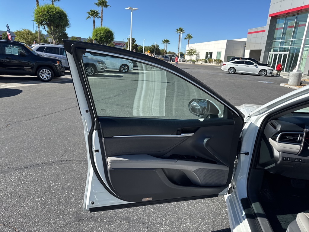 2018 Toyota Camry XSE photo 11