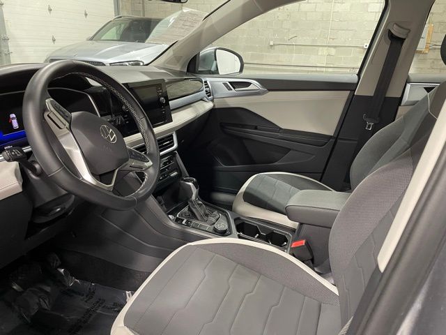 2025 Volkswagen Taos SE photo 8