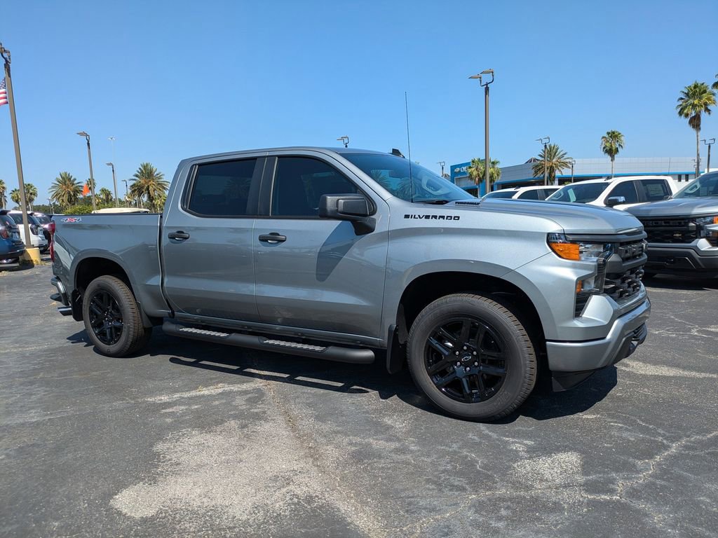 2025 Chevrolet Silverado 1500 Custom photo 2