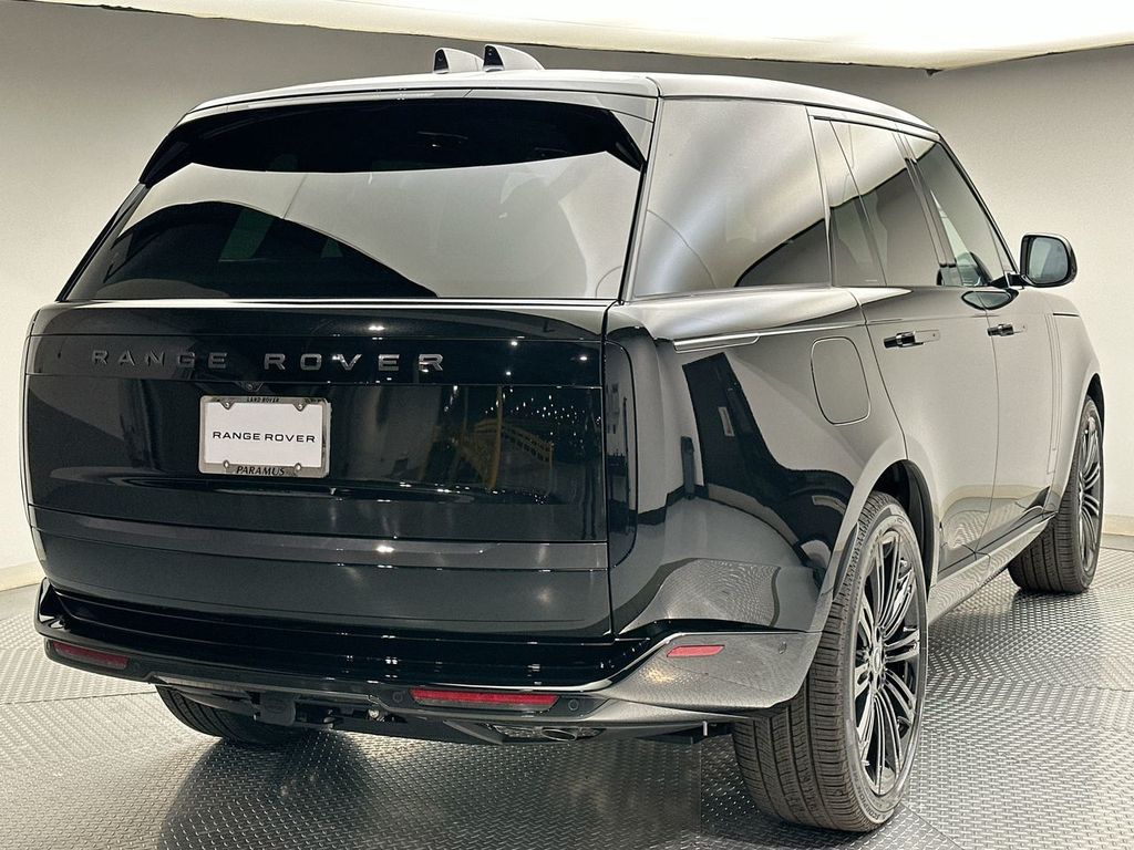 2025 Land Rover Range Rover SE photo 2