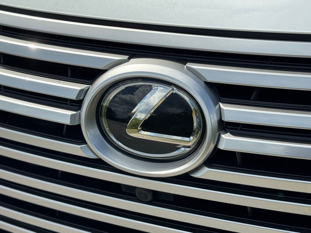 2025 Lexus LX 600 Luxury photo 5