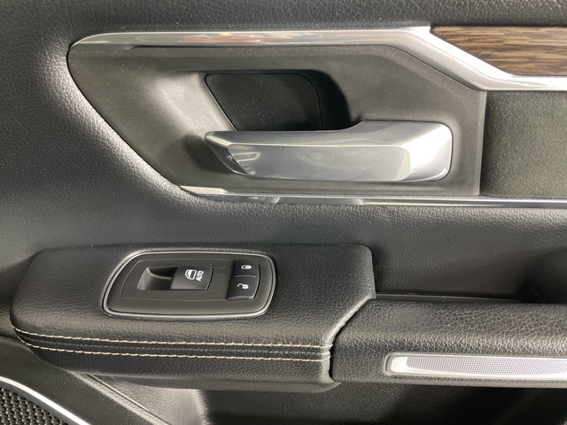 2019 Ram 1500 Laramie photo 9
